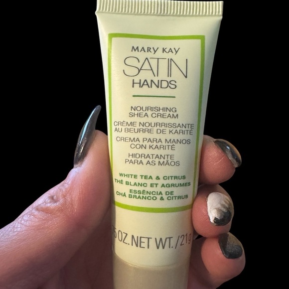 Mary Kay Satin Hand Trio Travel set - Picture 4 of 7